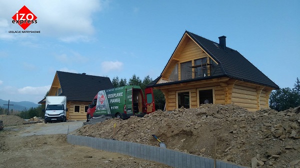 Kamienica – ocieplenie poddasza domu drewnianego