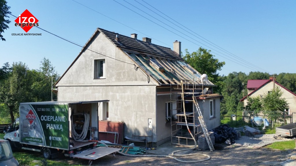 Włosań – izolacja dachu pianką
